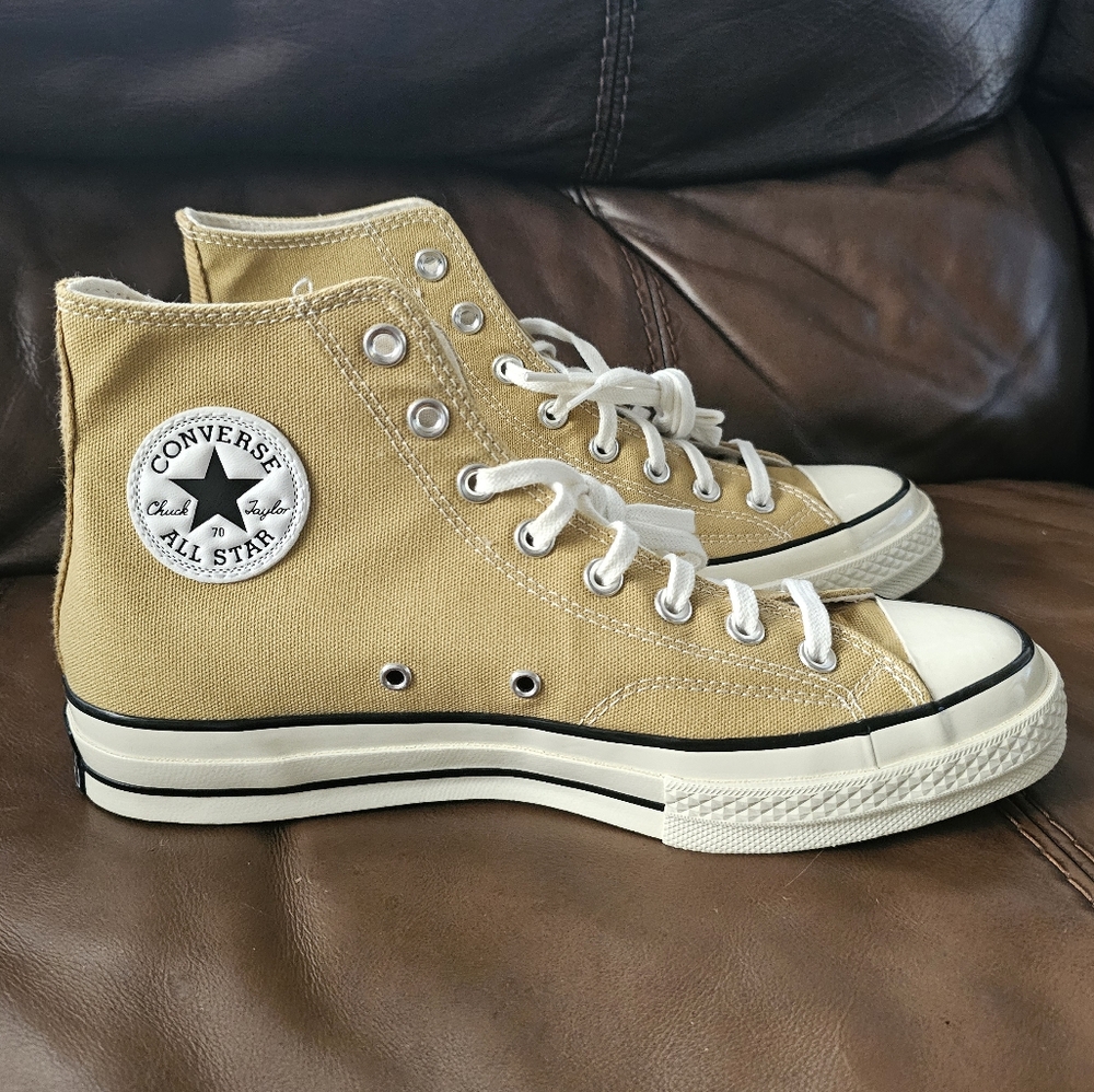 NWOB Converse Unisex Chuck 70 Hi Sneakers (Dunescape/Egret/Black, 9M/11W)